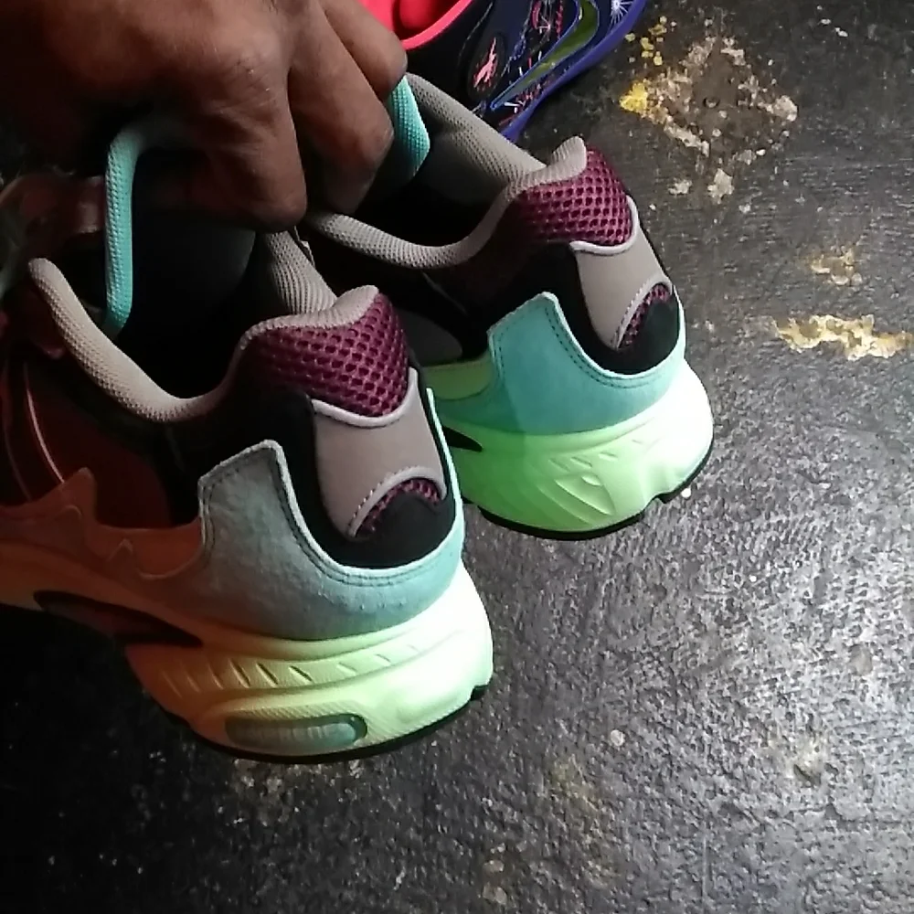 Adidas TEMPER RUN - Picture 8 of 11